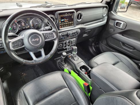 Used 2022 Jeep Wrangler Unlimited Sahara w/ Cold Weather Group AWD/4WD image 17