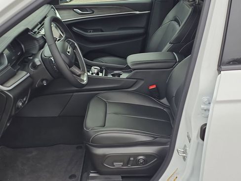 New 2025 Jeep Grand Cherokee Limited w/ Luxury Tech Group II image 10