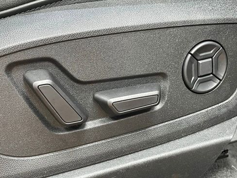 Used 2021 Audi e-tron Premium Plus w/ Premium Plus Package image 29