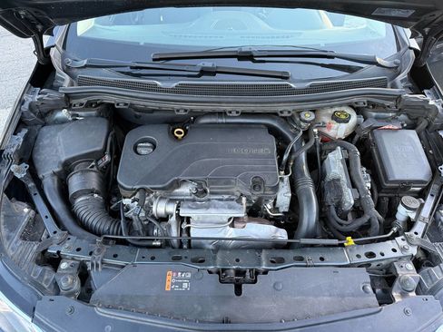 Used 2018 Chevrolet Cruze LT w/ Sun And Sound Package FWD image 11