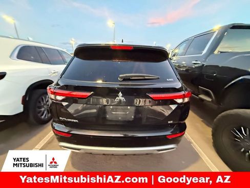 Used 2023 Mitsubishi Outlander SE image 5