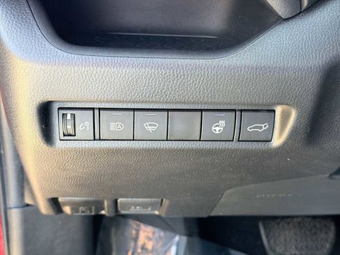 Used 2021 Toyota RAV4 XLE Premium image 31