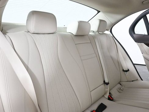 Used 2017 Mercedes-Benz E 300 4MATIC image 23