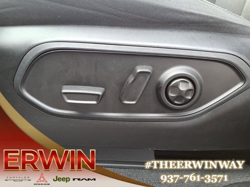 Used 2023 Jeep Grand Cherokee L Laredo image 15