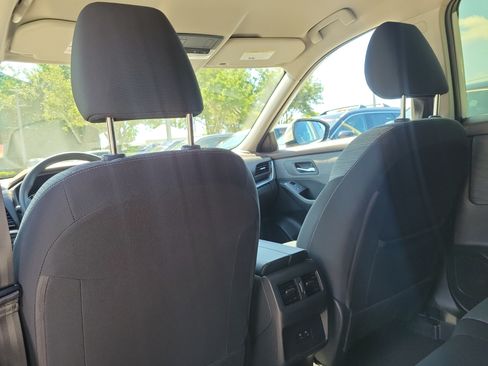 Certified 2023 Nissan Rogue SV FWD image 18