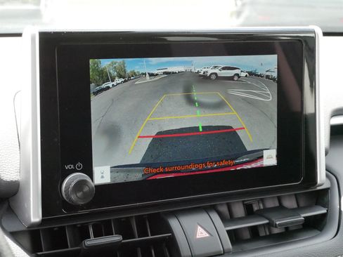 Certified 2025 Toyota RAV4 XLE AWD/4WD image 30