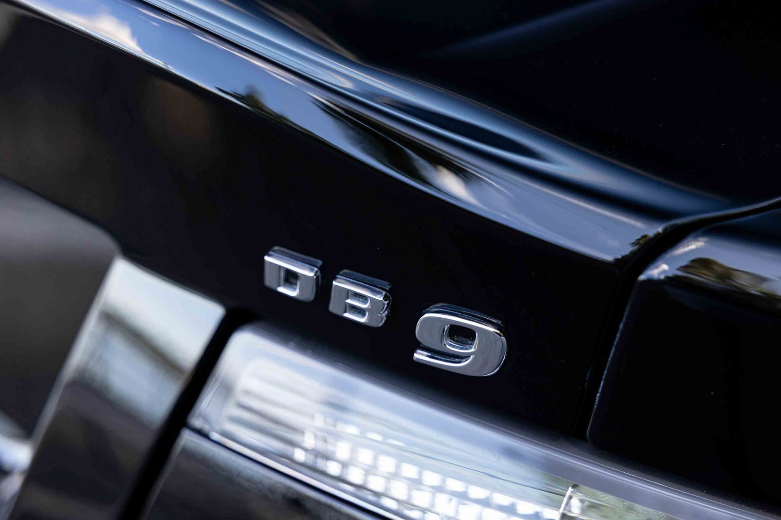 Used 2013 Aston Martin DB9 Volante RWD image 38