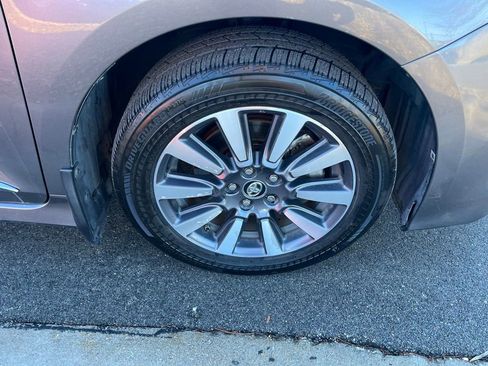 Used 2018 Toyota Sienna XLE image 11