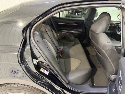 Used 2018 Toyota Camry LE w/ Convenience Package image 12