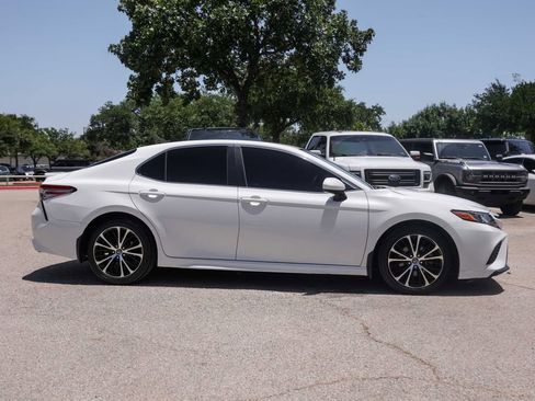 Used 2018 Toyota Camry SE FWD image 5
