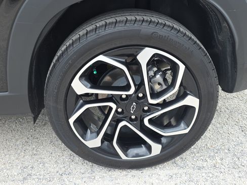 Used 2025 Chevrolet Trax RS w/ Sunroof Package FWD image 13
