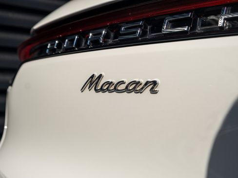 Certified 2023 Porsche Macan image 36