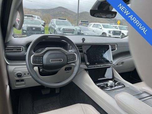 Used 2023 Jeep Wagoneer Series III w/ Premium Group I image 7