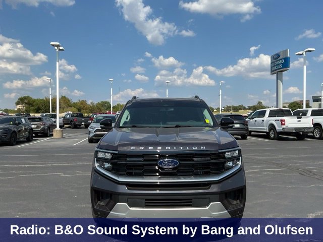 Used 2026 Ford Expedition Platinum w/ Driver's Package AWD/4WD image 10