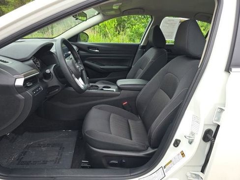 Used 2025 Nissan Altima 2.5 SV FWD image 9