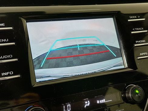 Certified 2018 Toyota Camry SE image 16