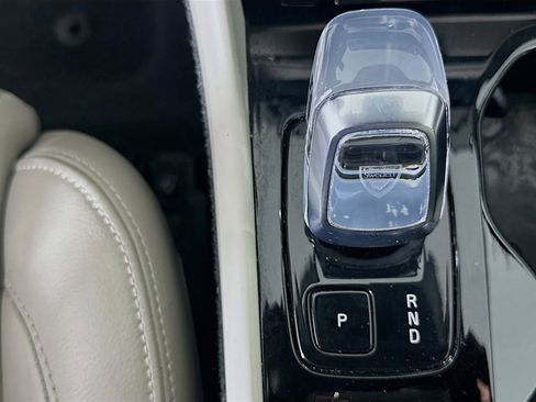 Used 2023 Volvo XC40 B5 Plus w/ Protection Package Premier image 25