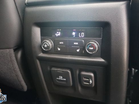 Used 2023 Chevrolet Traverse Premier FWD image 30