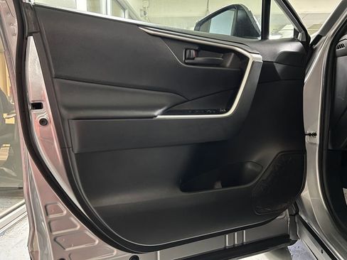 Used 2021 Toyota RAV4 LE image 37