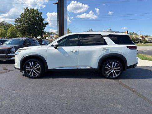 Used 2024 Nissan Pathfinder Platinum w/ Cargo Package AWD/4WD image 5