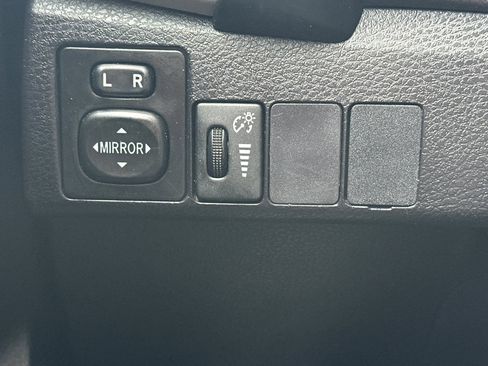 Used 2018 Toyota Corolla LE w/ Carpet Mat Package (TMS) FWD image 29