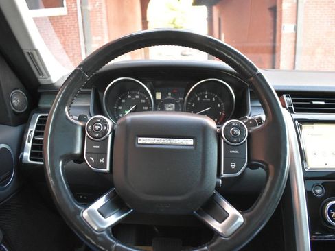 Used 2017 Land Rover Discovery HSE AWD/4WD image 30