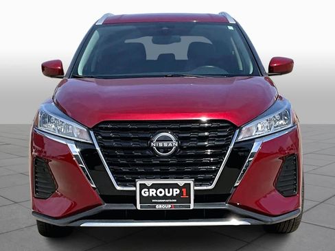 Used 2023 Nissan Kicks SV image 3