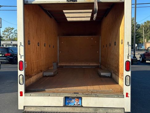 Used 2014 GMC Savana 3500 image 9