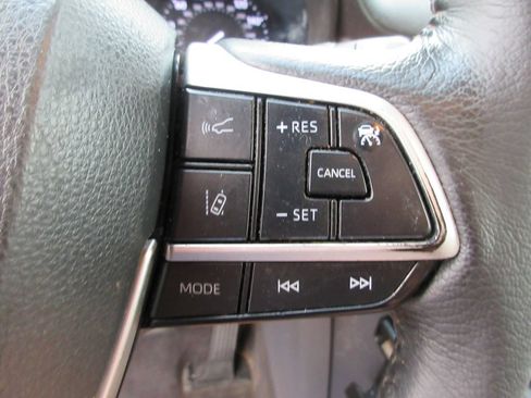 Used 2022 Toyota Sienna XLE AWD/4WD image 27
