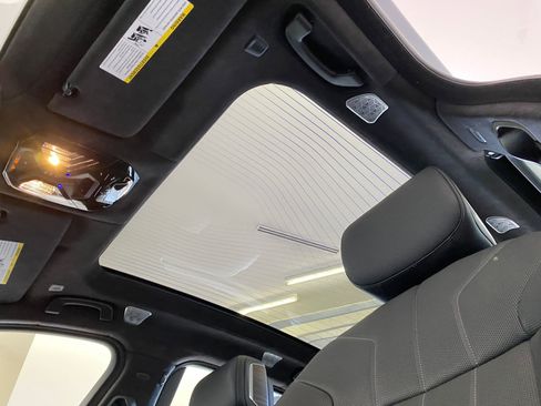 Used 2025 BMW 760i xDrive w/ Executive Package image 14