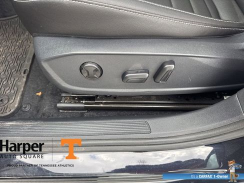 Used 2024 Volkswagen Jetta SE w/ Panoramic Sunroof Package image 18