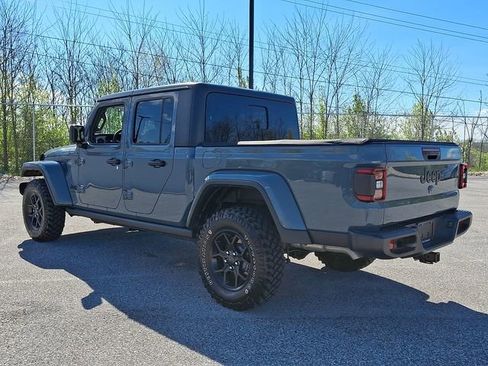 Used 2024 Jeep Gladiator Sport AWD/4WD image 7