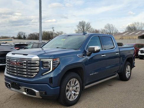 Used 2024 GMC Sierra 1500 Denali w/ Technology Package AWD/4WD image 2