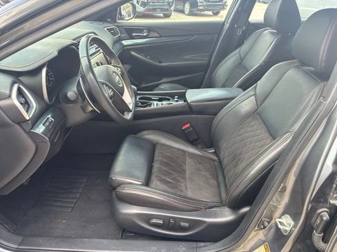 Used 2023 Nissan Maxima SR w/ Sport Mat Group FWD image 18