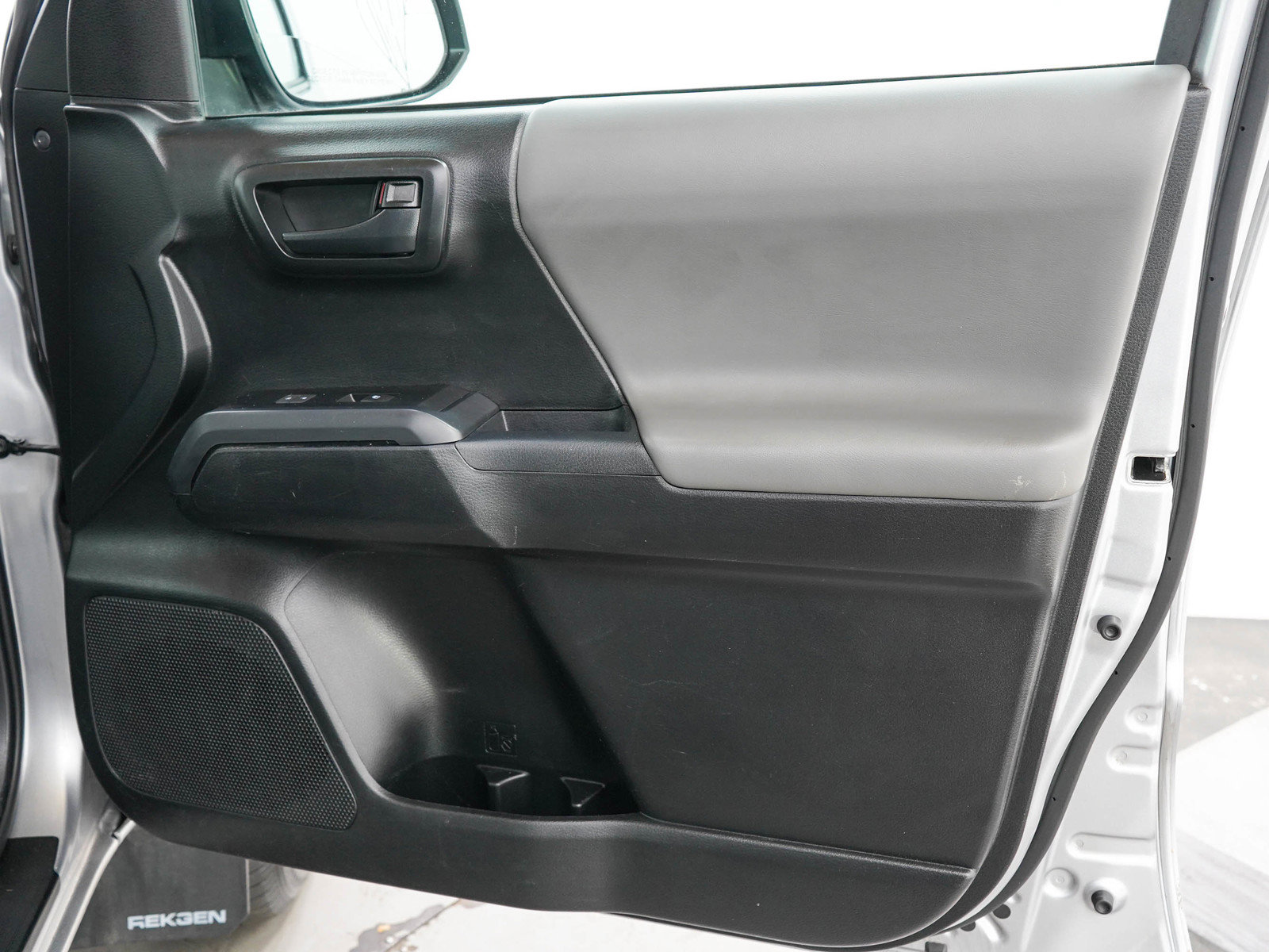 Used 2021 Toyota Tacoma SR AWD/4WD image 12