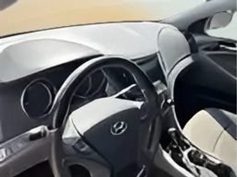 Used 2013 Hyundai Sonata Limited w/ Premium Pkg FWD image 15