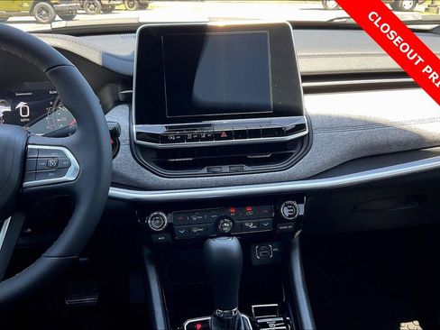 Used 2025 Jeep Compass Latitude w/ Convenience Group image 7