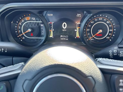 Certified 2025 Jeep Wrangler Unlimited Rubicon image 12