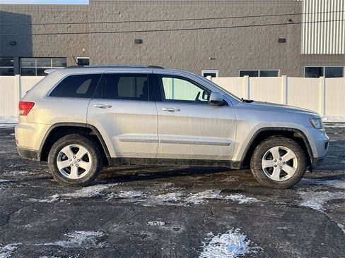 Used 2013 Jeep Grand Cherokee Laredo image 2