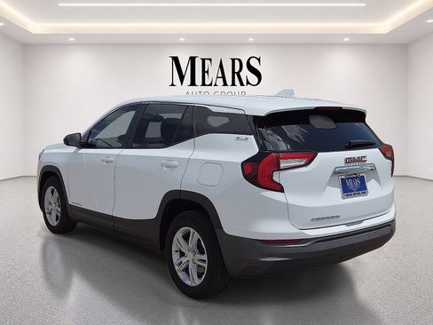 Used 2024 GMC Terrain SLE FWD image 3