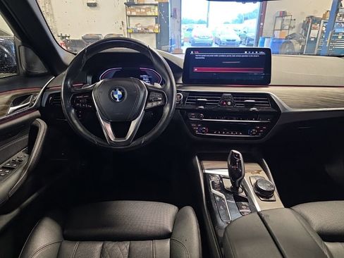 Used 2022 BMW 530i w/ Executive Package RWD image 4