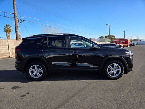 Used 2023 GMC Terrain SLE w/ Driver Convenience Package image 7