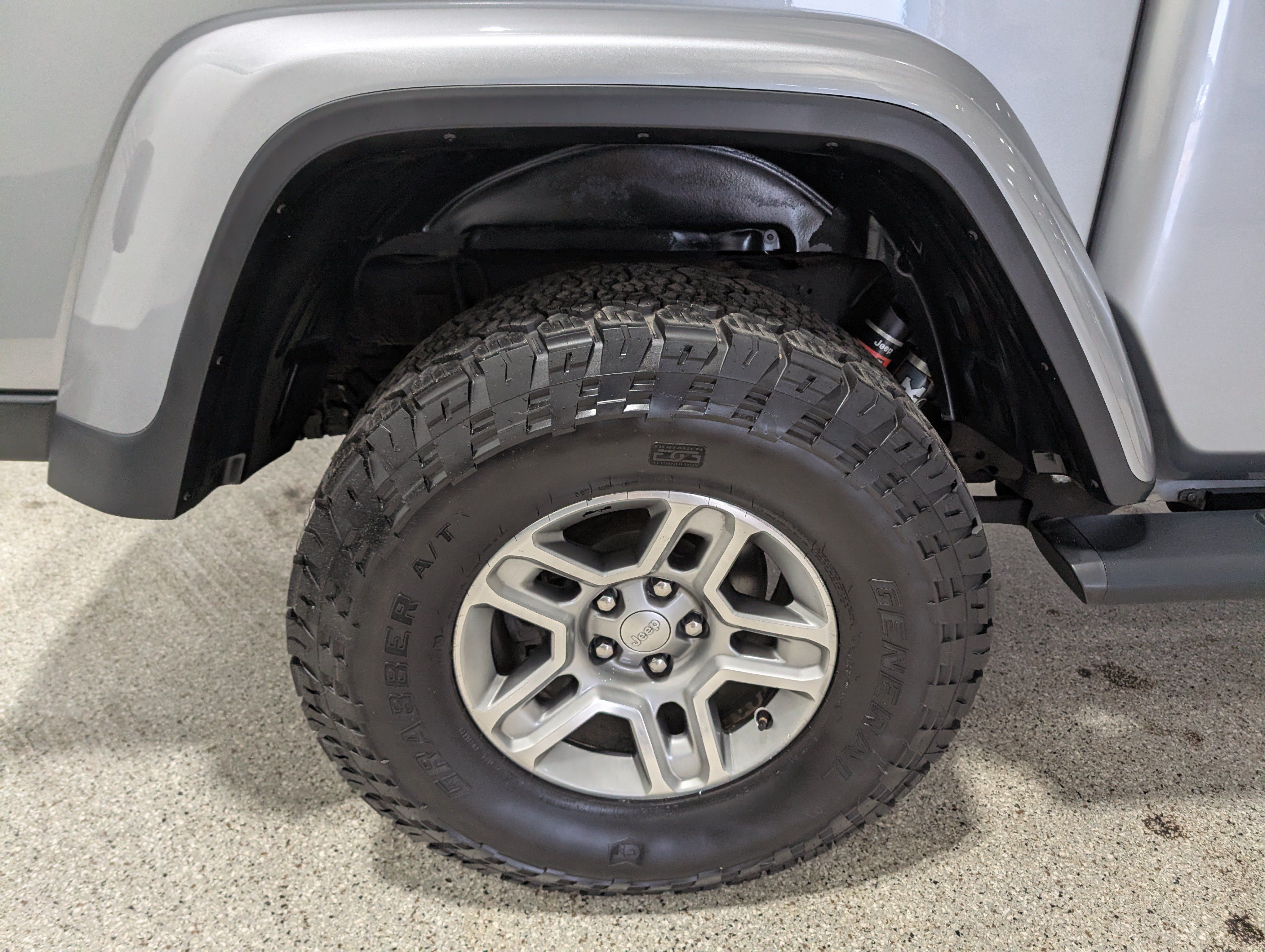 Used 2021 Jeep Gladiator Mojave AWD/4WD image 13