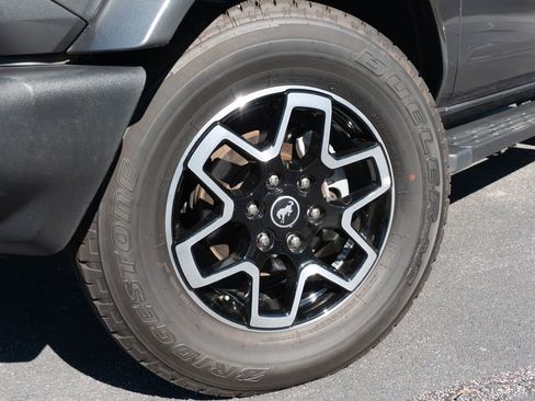 Used 2024 Ford Bronco Outer Banks AWD/4WD image 2