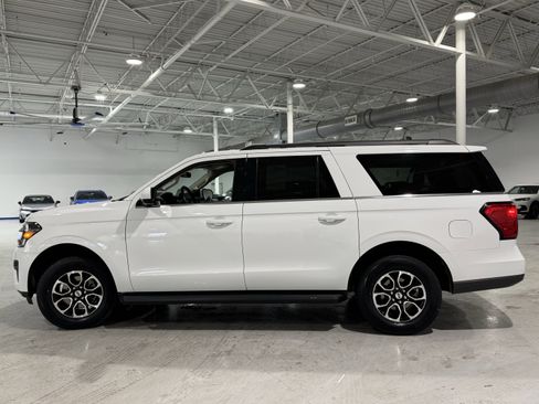 Used 2024 Ford Expedition Max XLT image 18