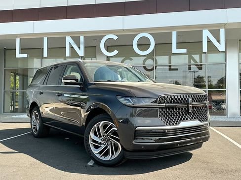 Used 2026 Lincoln Navigator Reserve image 1