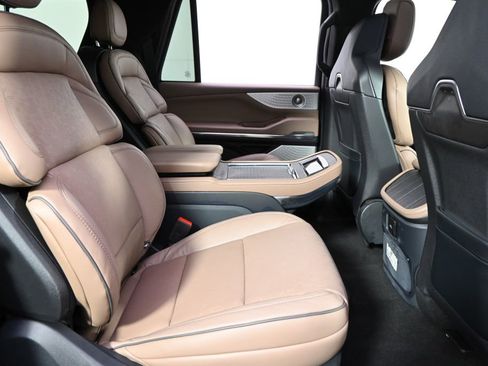 New 2026 Lincoln Navigator L Black Label AWD/4WD image 18