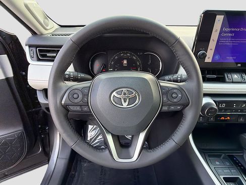 Used 2024 Toyota RAV4 XLE Premium image 40