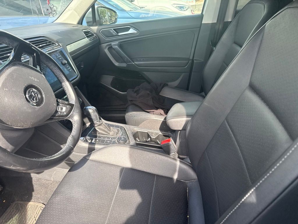 Used 2018 Volkswagen Tiguan SE AWD/4WD image 11