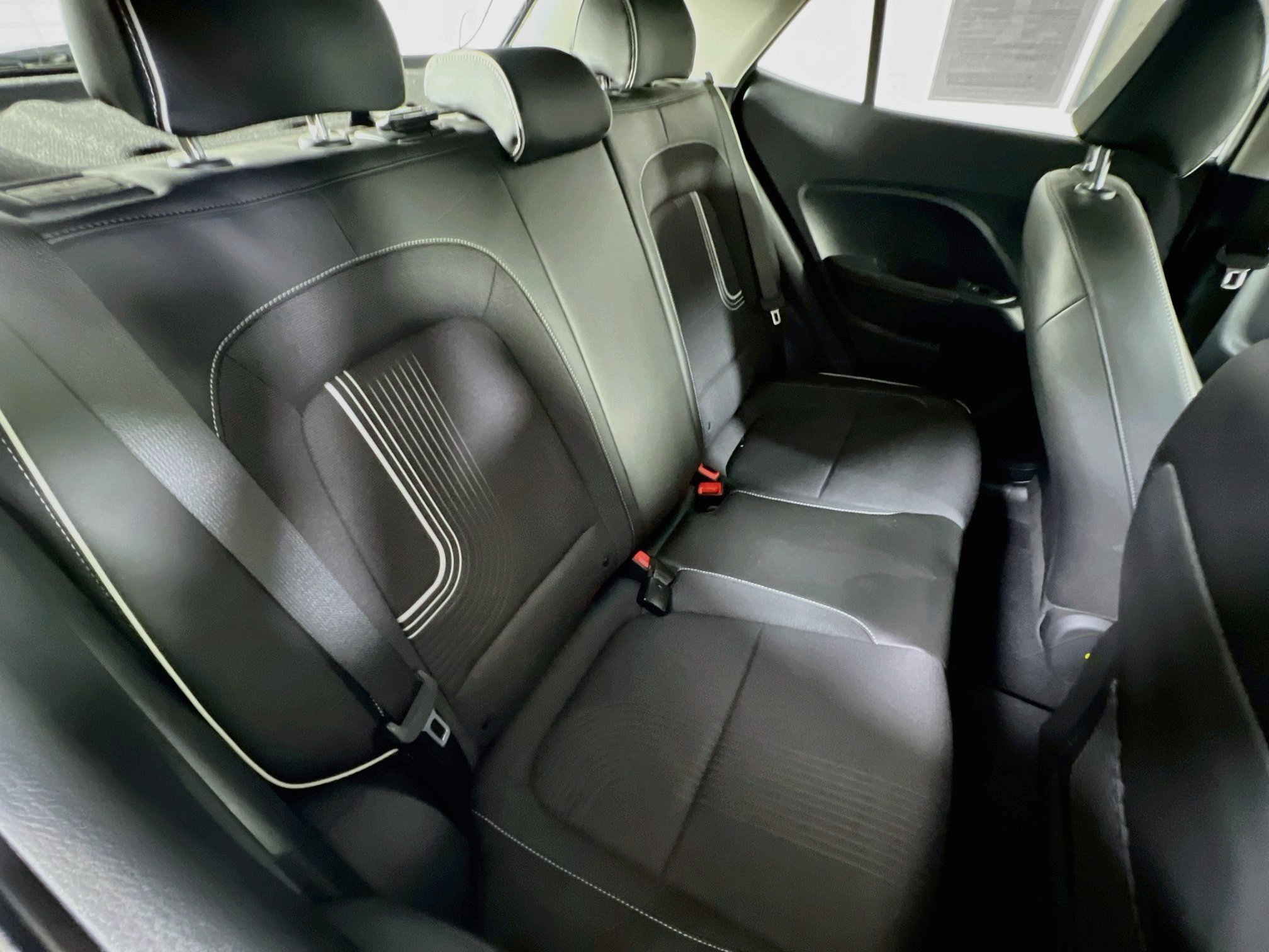 Used 2023 Hyundai Venue Limited FWD image 25